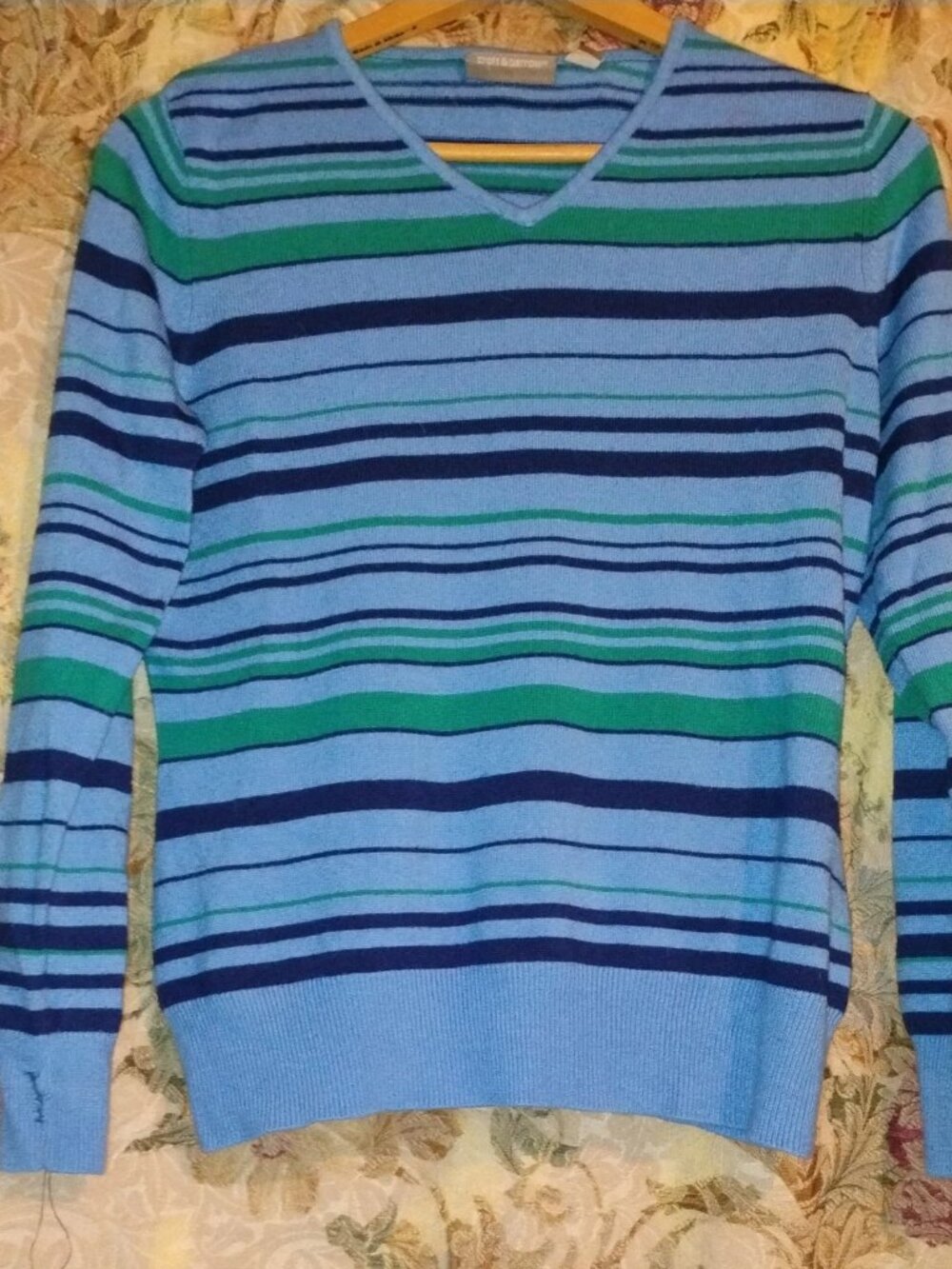 Croft and Barrow Size Medium V Neck Long Sleeve Blue Green Sweater